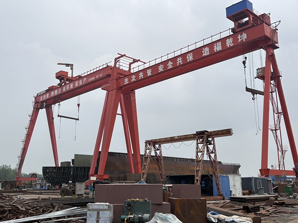 造船門式起重機