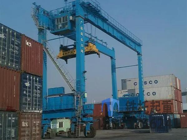 山東青島集裝箱門式起重機廠家集裝箱門式起重機節能環保